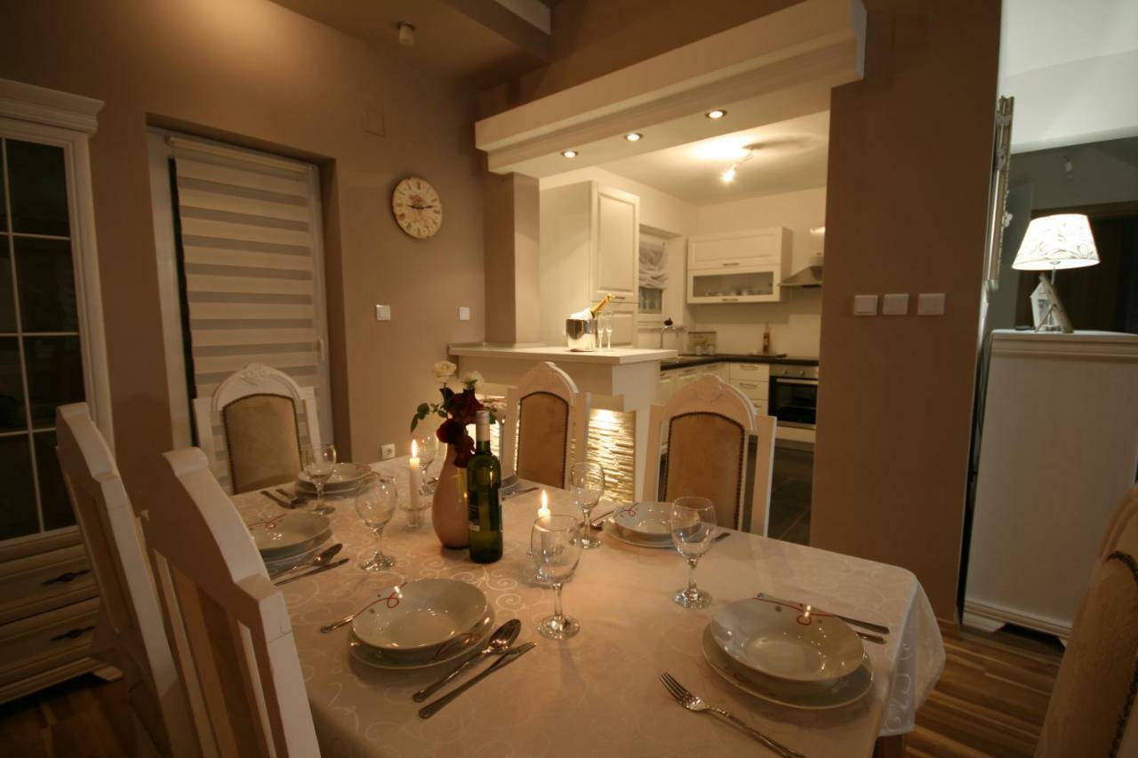 Holiday House Leona Оточац Экстерьер фото