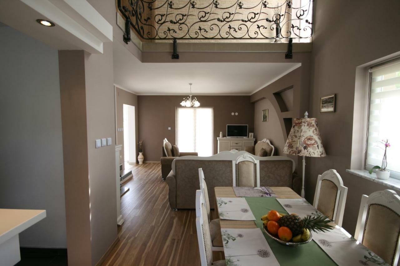 Holiday House Leona Оточац Экстерьер фото