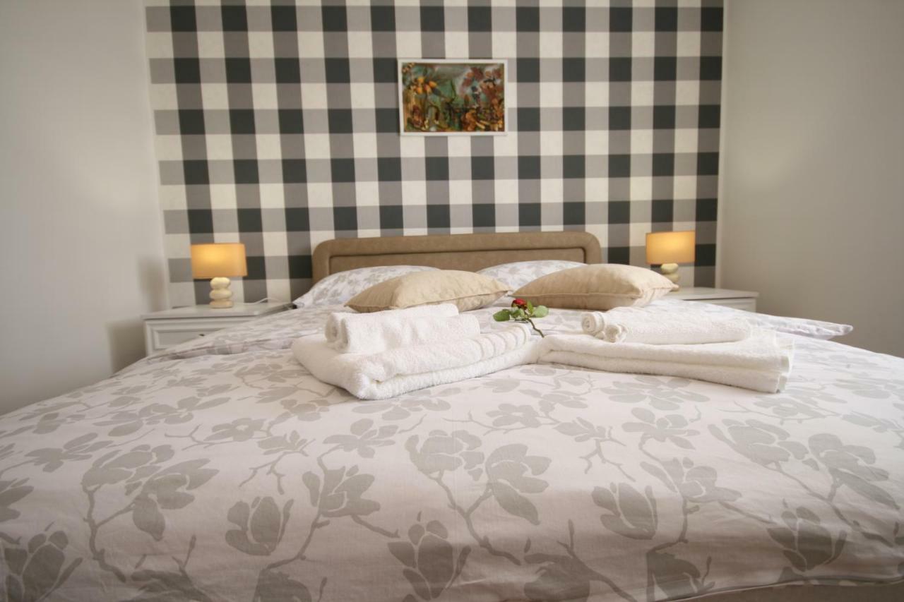 Holiday House Leona Оточац Экстерьер фото