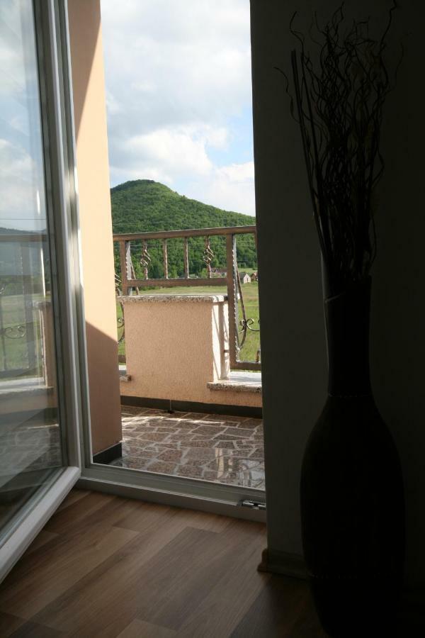 Holiday House Leona Оточац Экстерьер фото