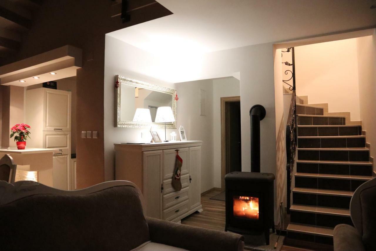 Holiday House Leona Оточац Экстерьер фото