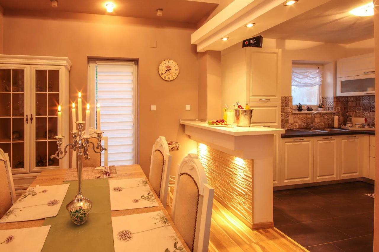 Holiday House Leona Оточац Экстерьер фото