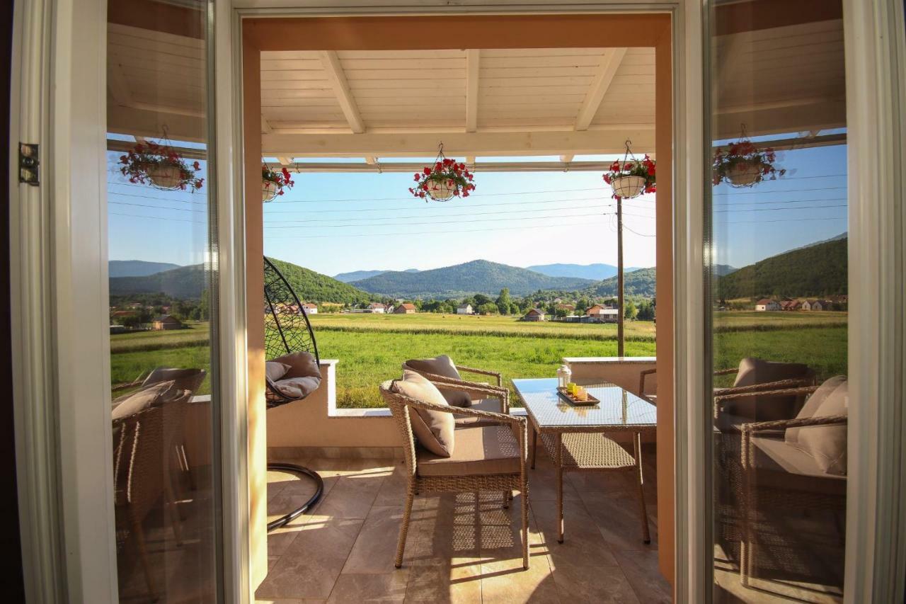 Holiday House Leona Оточац Экстерьер фото
